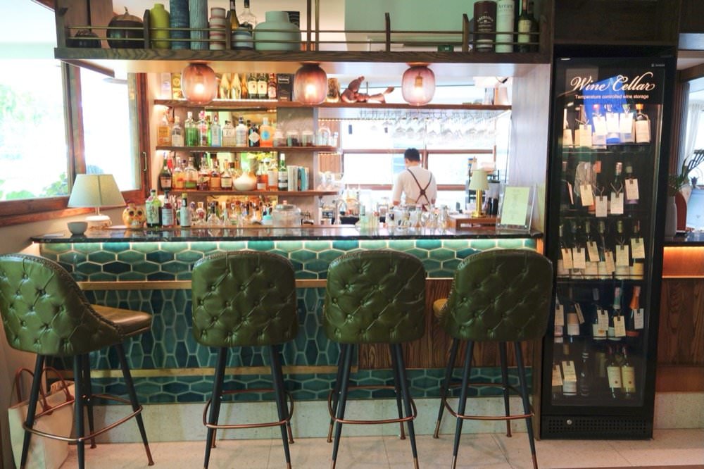 曼谷飯店推薦｜卡拉羅姆飯店KaRaARom Hotel文青設計質感平價飯店(近BTS通羅站)，附頂樓泳池.健身房.撞球檯.洗衣機！