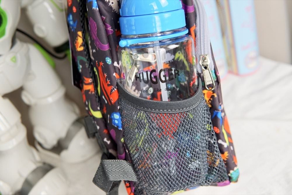 兒童背包推薦-英國HUGGER兒童背包,極輕耐重防潑水,旅行出遊超實用!還有可愛水壺與筆袋 - 第9張圖 兒童背包推薦-英國HUGGER兒童背包,極輕耐重防潑水,旅行出遊超實用!還有可愛水壺與筆袋