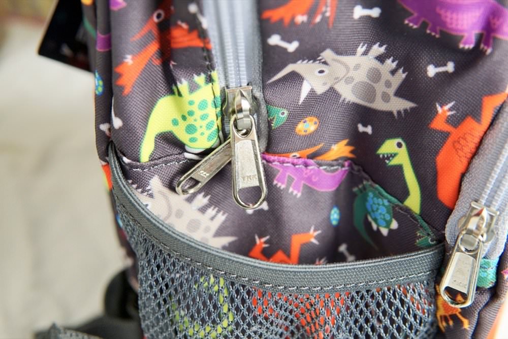 兒童背包推薦-英國HUGGER兒童背包,極輕耐重防潑水,旅行出遊超實用!還有可愛水壺與筆袋 - 第13張圖 兒童背包推薦-英國HUGGER兒童背包,極輕耐重防潑水,旅行出遊超實用!還有可愛水壺與筆袋