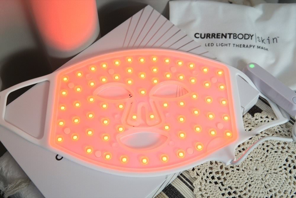 美容儀推薦｜CurrentBody Skin LED 光療面膜儀，超實用的抗老撫紋神器！(敏感肌可用)