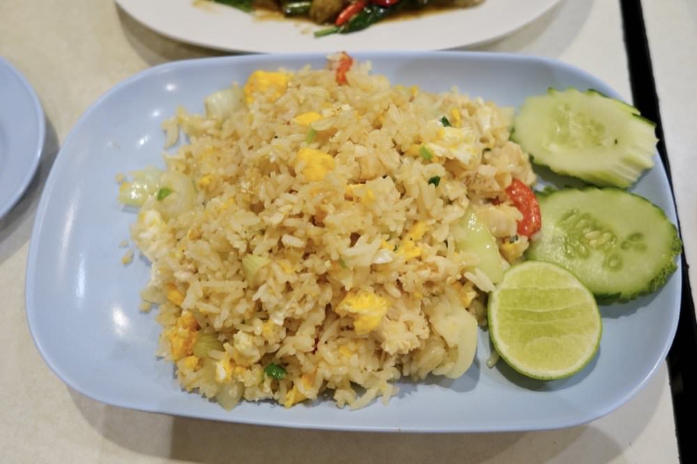 曼谷通羅宵夜美食｜55 Pochana 泰式料理！開到凌晨的泰國在地熱炒店！