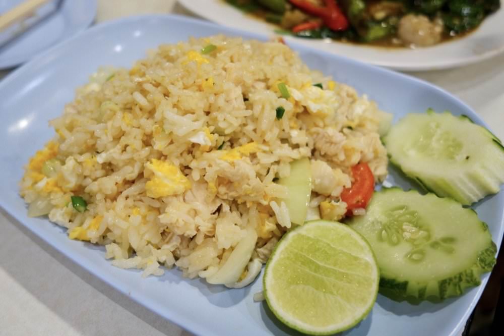 曼谷通羅宵夜美食｜55 Pochana 泰式料理！開到凌晨的泰國在地熱炒店！