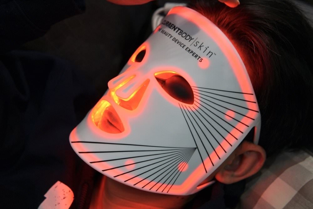 美容儀推薦｜CurrentBody Skin LED 光療面膜儀，超實用的抗老撫紋神器！(敏感肌可用)
