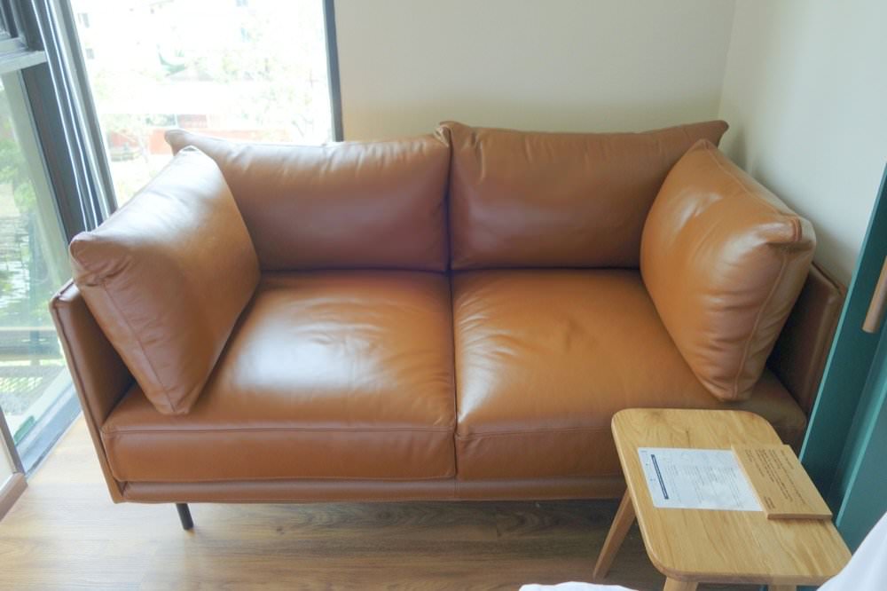 曼谷飯店推薦｜卡拉羅姆飯店KaRaARom Hotel文青設計質感平價飯店(近BTS通羅站)，附頂樓泳池.健身房.撞球檯.洗衣機！