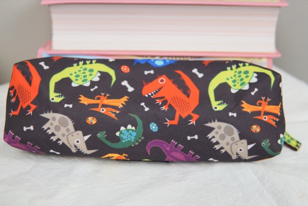 兒童背包推薦-英國HUGGER兒童背包,極輕耐重防潑水,旅行出遊超實用!還有可愛水壺與筆袋 - 第27張圖 兒童背包推薦-英國HUGGER兒童背包,極輕耐重防潑水,旅行出遊超實用!還有可愛水壺與筆袋