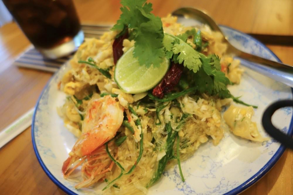 曼谷通羅美食｜網美咖啡廳Mareeji Cafe & Casual Dining！超夠味的泰式料理與質感好拍照室內空間(BTS Thong Lo)