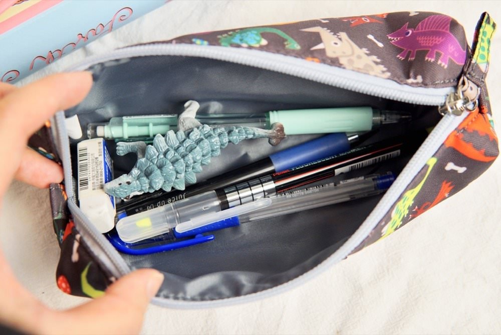 兒童背包推薦-英國HUGGER兒童背包,極輕耐重防潑水,旅行出遊超實用!還有可愛水壺與筆袋 - 第28張圖 兒童背包推薦-英國HUGGER兒童背包,極輕耐重防潑水,旅行出遊超實用!還有可愛水壺與筆袋