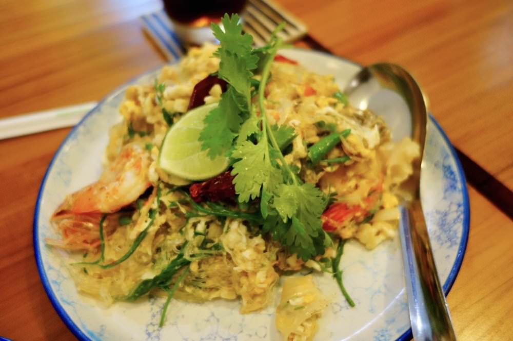 曼谷通羅美食｜網美咖啡廳Mareeji Cafe & Casual Dining！超夠味的泰式料理與質感好拍照室內空間(BTS Thong Lo)