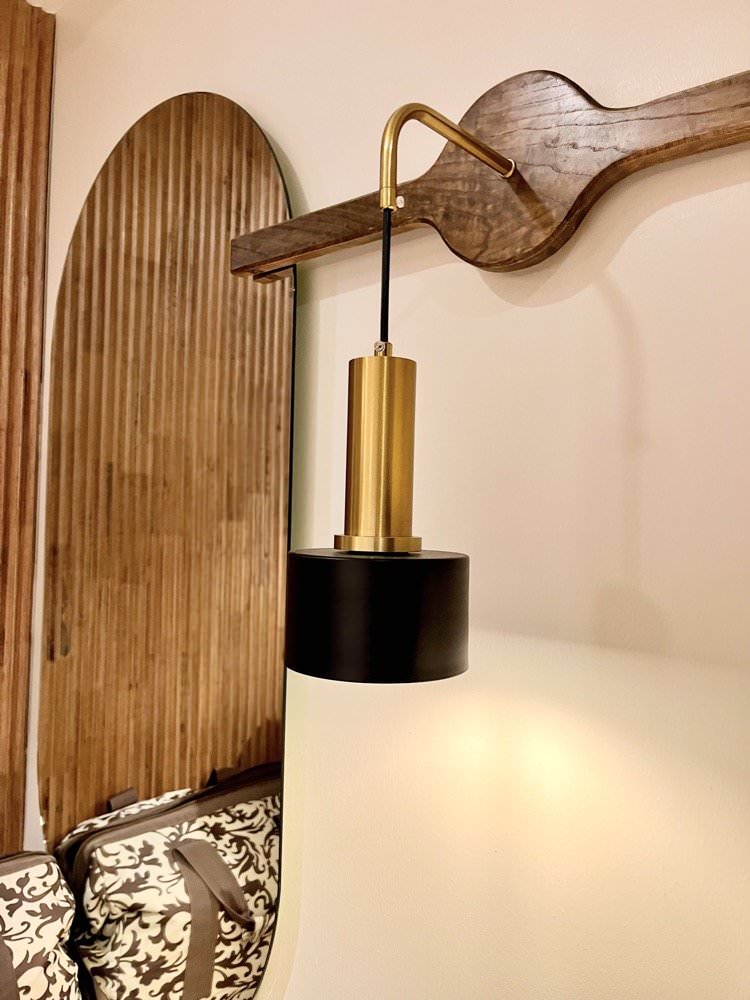 曼谷飯店推薦｜卡拉羅姆飯店KaRaARom Hotel文青設計質感平價飯店(近BTS通羅站)，附頂樓泳池.健身房.撞球檯.洗衣機！