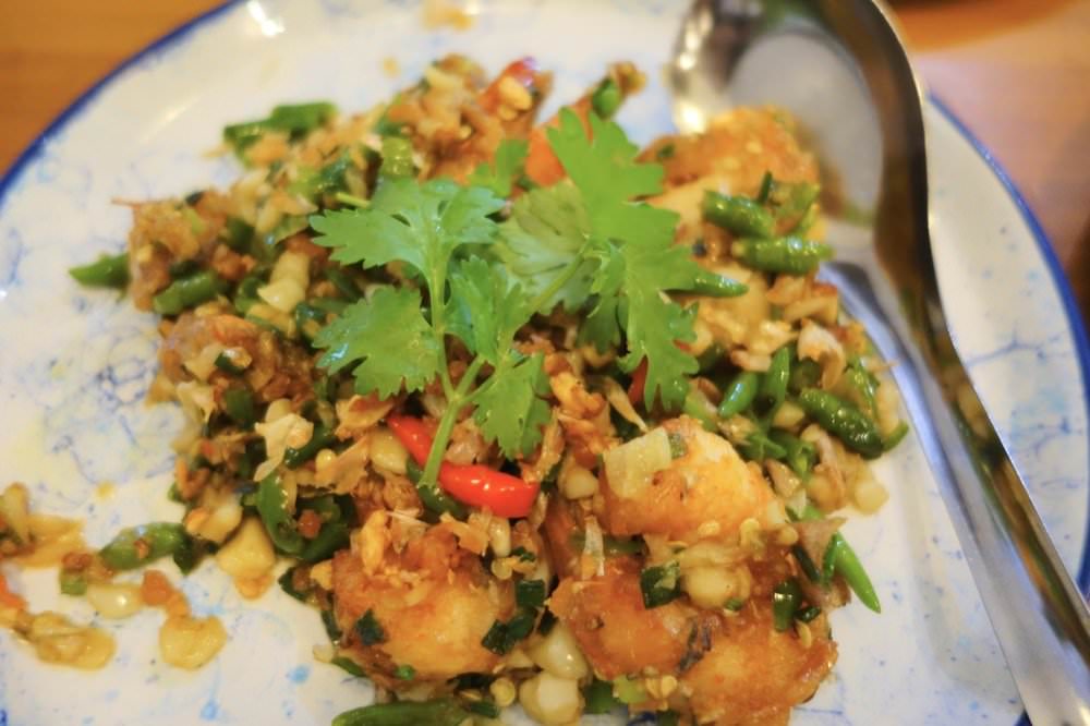 曼谷通羅美食｜網美咖啡廳Mareeji Cafe & Casual Dining！超夠味的泰式料理與質感好拍照室內空間(BTS Thong Lo)