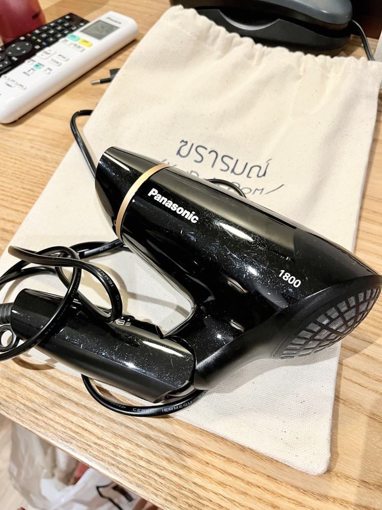 曼谷飯店推薦｜卡拉羅姆飯店KaRaARom Hotel文青設計質感平價飯店(近BTS通羅站)，附頂樓泳池.健身房.撞球檯.洗衣機！