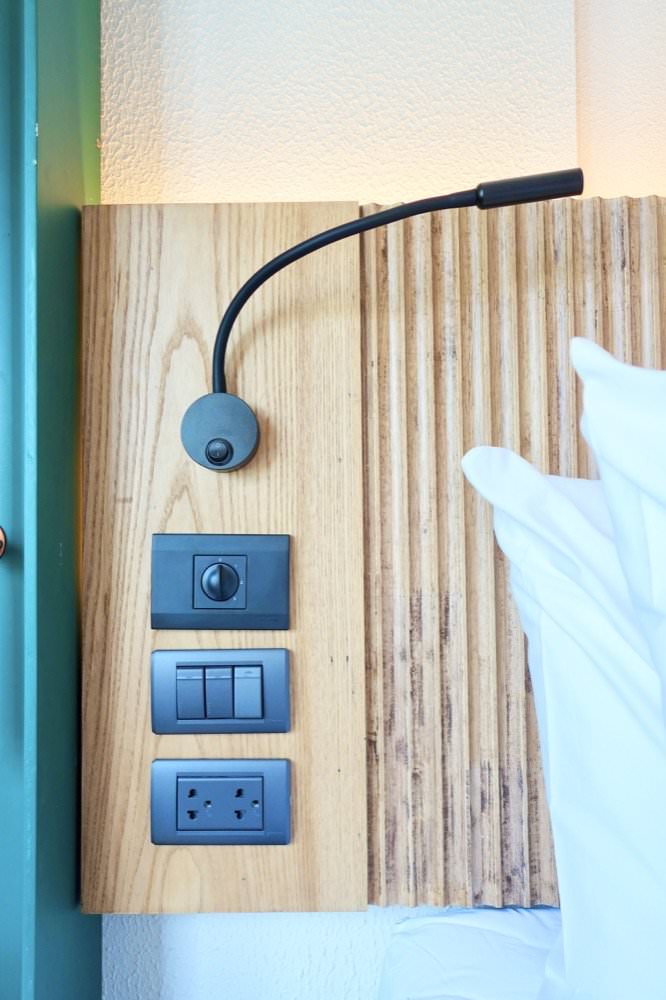 曼谷飯店推薦｜卡拉羅姆飯店KaRaARom Hotel文青設計質感平價飯店(近BTS通羅站)，附頂樓泳池.健身房.撞球檯.洗衣機！