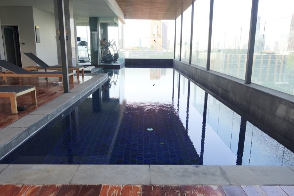 曼谷飯店推薦｜Siamese Exclusive 42曼谷公寓式飯店，近BTS兩房一廳，有廚房、客廳、餐桌、洗衣機、小陽台，方便舒適像家一樣！