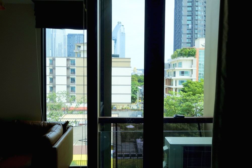 曼谷飯店推薦｜卡拉羅姆飯店KaRaARom Hotel文青設計質感平價飯店(近BTS通羅站)，附頂樓泳池.健身房.撞球檯.洗衣機！