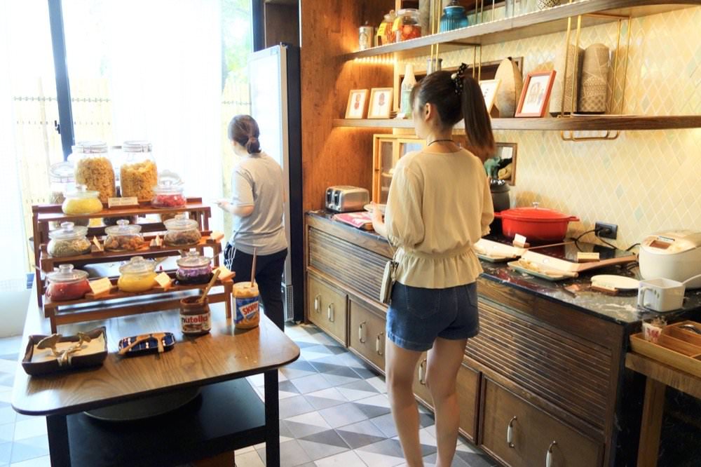 曼谷飯店推薦｜卡拉羅姆飯店KaRaARom Hotel文青設計質感平價飯店(近BTS通羅站)，附頂樓泳池.健身房.撞球檯.洗衣機！