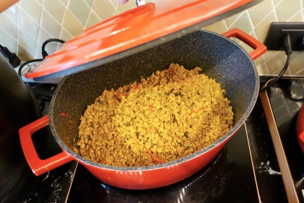 曼谷飯店推薦｜卡拉羅姆飯店KaRaARom Hotel文青設計質感平價飯店(近BTS通羅站)，附頂樓泳池.健身房.撞球檯.洗衣機！