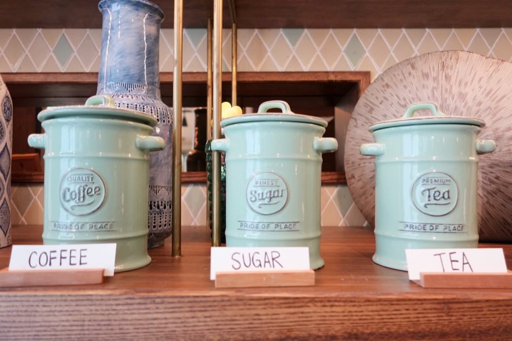 曼谷飯店推薦｜卡拉羅姆飯店KaRaARom Hotel文青設計質感平價飯店(近BTS通羅站)，附頂樓泳池.健身房.撞球檯.洗衣機！