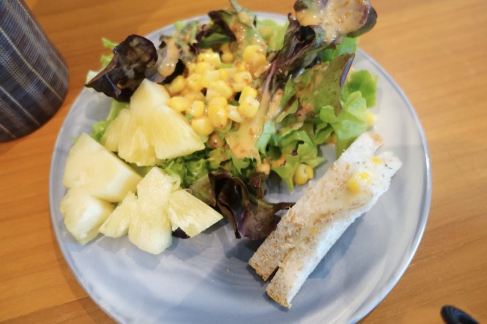 曼谷飯店推薦｜卡拉羅姆飯店KaRaARom Hotel文青設計質感平價飯店(近BTS通羅站)，附頂樓泳池.健身房.撞球檯.洗衣機！