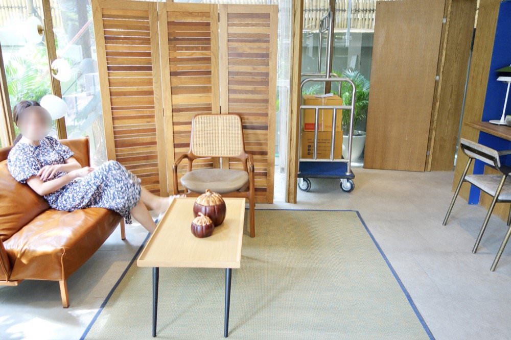 曼谷飯店推薦｜卡拉羅姆飯店KaRaARom Hotel文青設計質感平價飯店(近BTS通羅站)，附頂樓泳池.健身房.撞球檯.洗衣機！