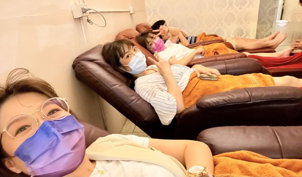 曼谷飯店推薦｜卡拉羅姆飯店KaRaARom Hotel文青設計質感平價飯店(近BTS通羅站)，附頂樓泳池.健身房.撞球檯.洗衣機！