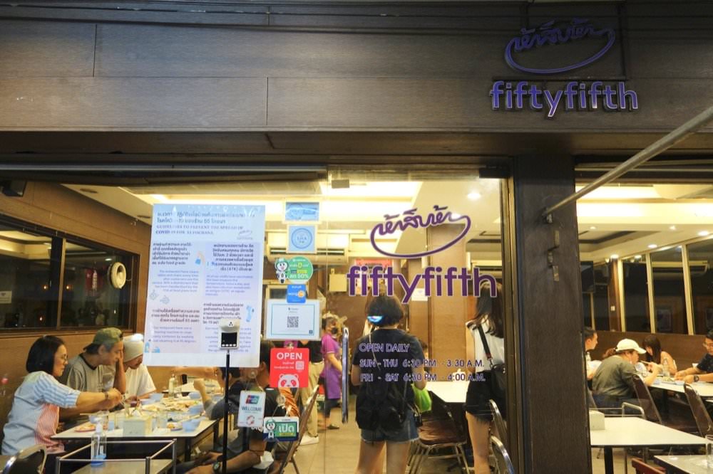 曼谷飯店推薦｜卡拉羅姆飯店KaRaARom Hotel文青設計質感平價飯店(近BTS通羅站)，附頂樓泳池.健身房.撞球檯.洗衣機！