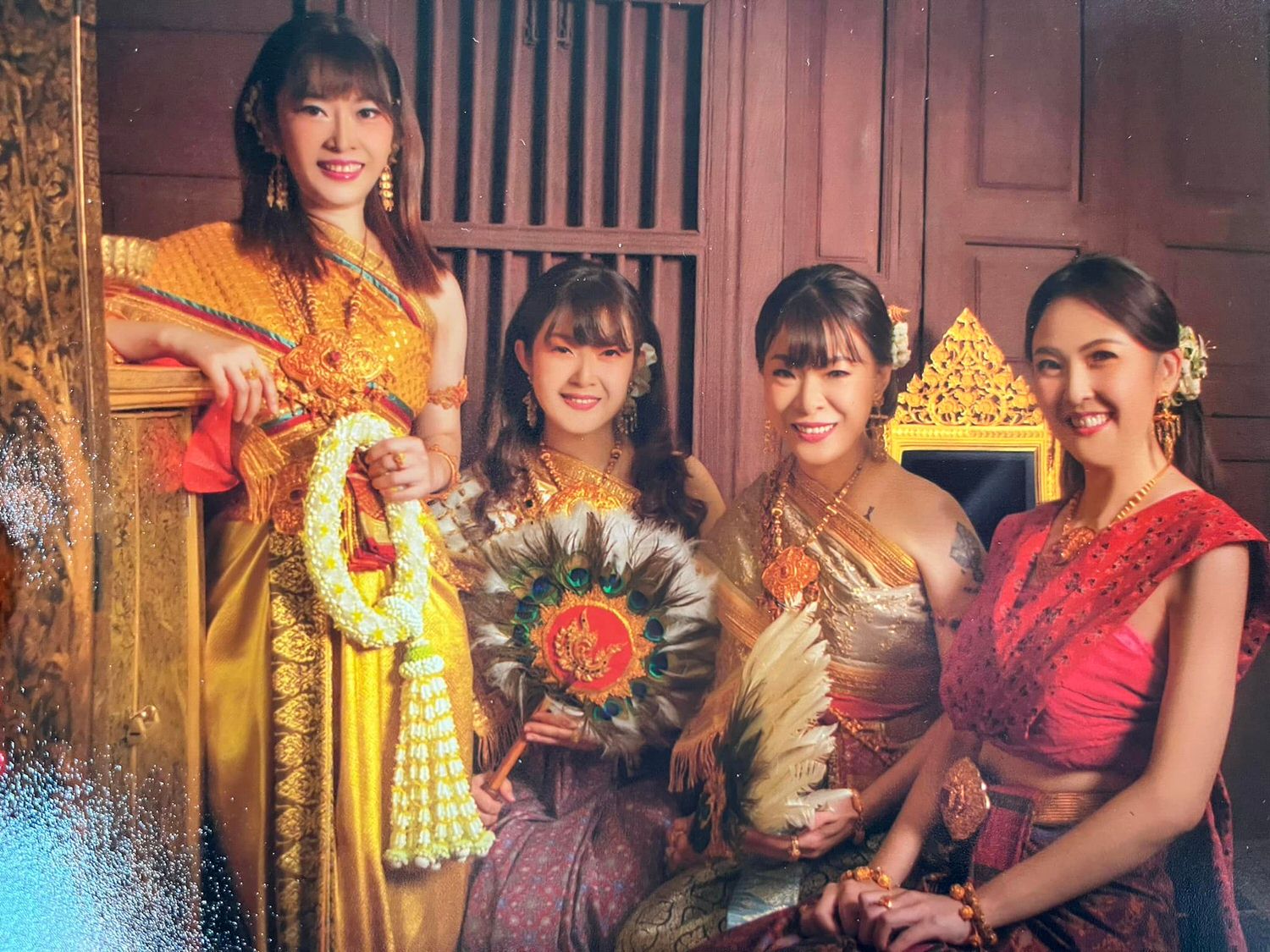 曼谷【泰服租借拍攝】Thai Style Studio｜傳統服飾變身泰劇人物！MBK Center室內攝影棚