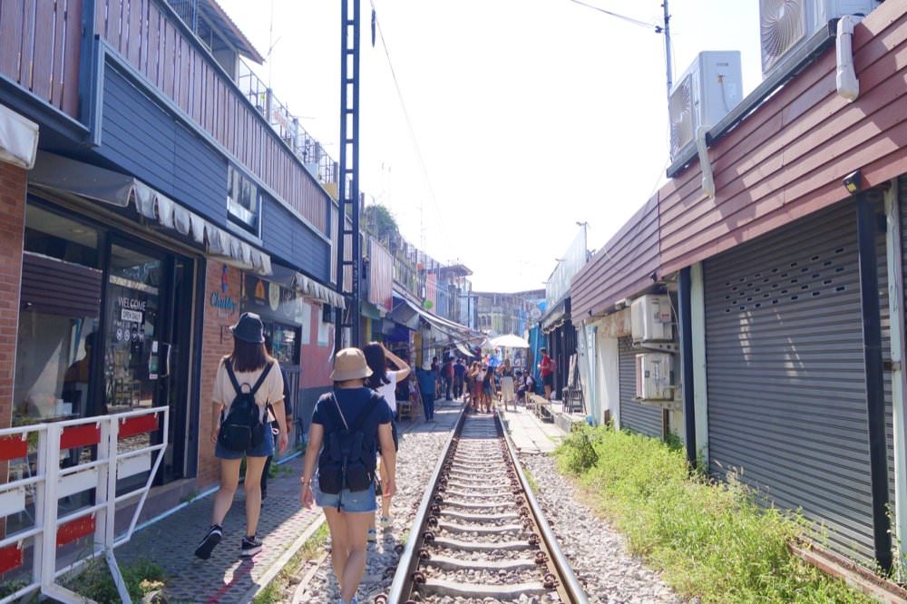 07 曼谷行程推薦｜美功鐵道市場、安帕哇水上市場一日遊！曼谷近郊一日遊景點
