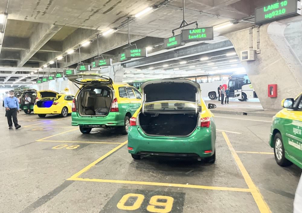 【曼谷機場交通】BKK素萬那普機場到曼谷市區交通｜機場快線轉BTS/MRT、排班計程車搭乘方式