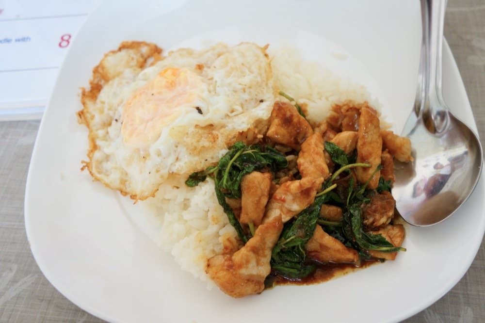 曼谷美食推薦｜Nay’s Cafe 鄭王廟旁道地泰式銅板平價小吃、好喝泰奶！