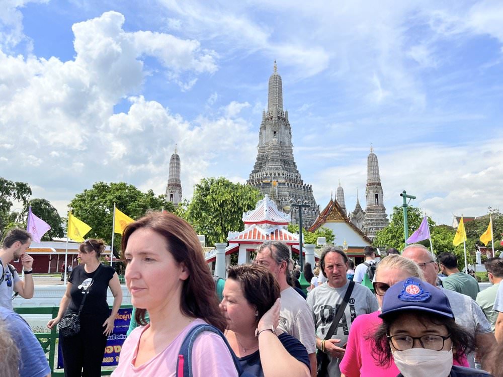曼谷必去景點【黎明寺(鄭王廟)】|河畔最美寺廟古蹟,泰國的艾菲爾鐵塔!(門票與搭船交通.計程車資資訊) - 第16張圖 曼谷必去景點【黎明寺(鄭王廟)】|河畔最美寺廟古蹟,泰國的艾菲爾鐵塔!(門票與搭船交通.計程車資資訊)