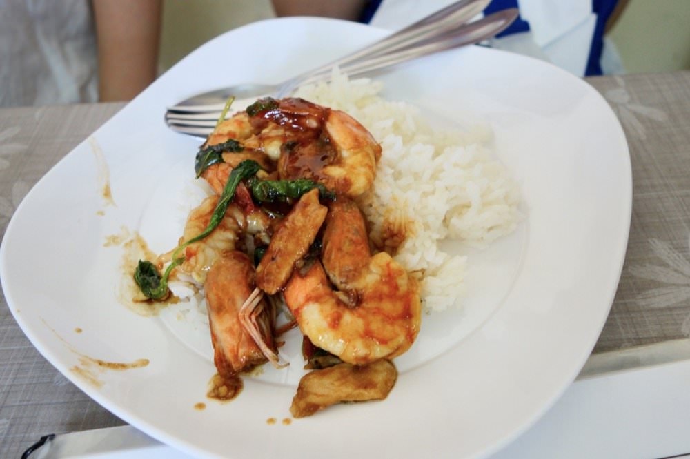 曼谷美食推薦｜Nay’s Cafe 鄭王廟旁道地泰式銅板平價小吃、好喝泰奶！