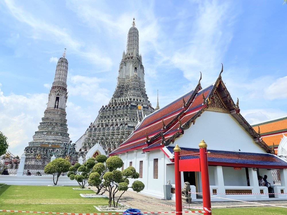 曼谷必去景點【黎明寺(鄭王廟)】|河畔最美寺廟古蹟,泰國的艾菲爾鐵塔!(門票與搭船交通.計程車資資訊) - 第3張圖 曼谷必去景點【黎明寺(鄭王廟)】|河畔最美寺廟古蹟,泰國的艾菲爾鐵塔!(門票與搭船交通.計程車資資訊)