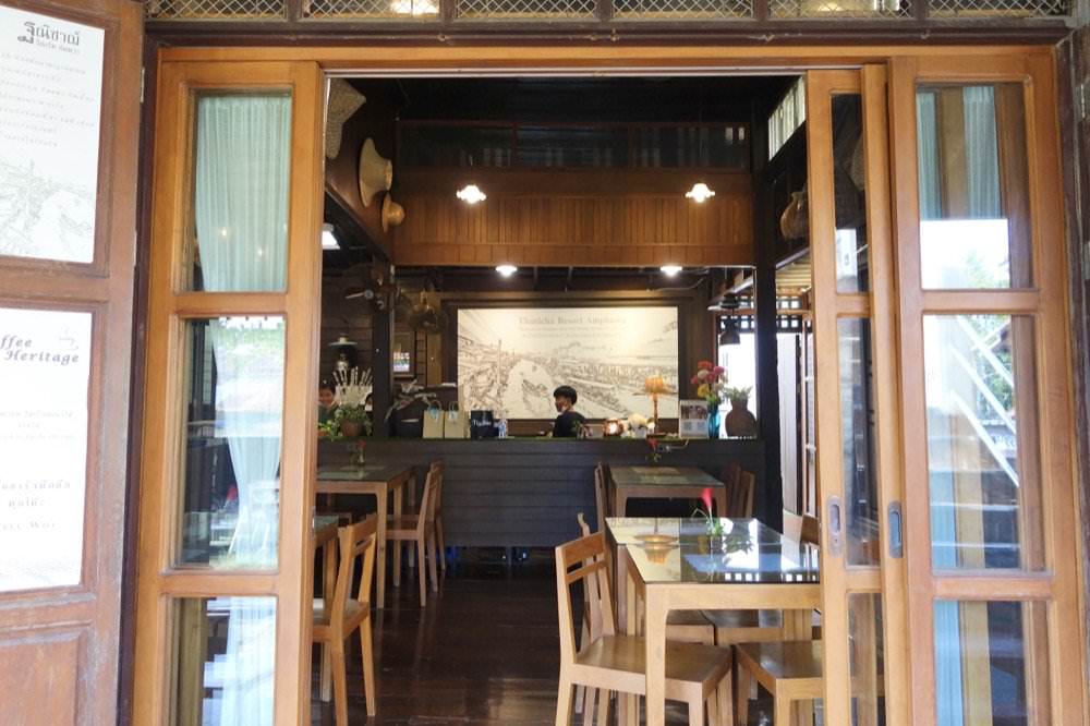 曼谷近郊景點|安帕瓦水上市場 Amphawa Floating Market 週末市集,搭船到紅樹林看螢火蟲! - 第25張圖 曼谷近郊景點|安帕瓦水上市場 Amphawa Floating Market 週末市集,搭船到紅樹林看螢火蟲!