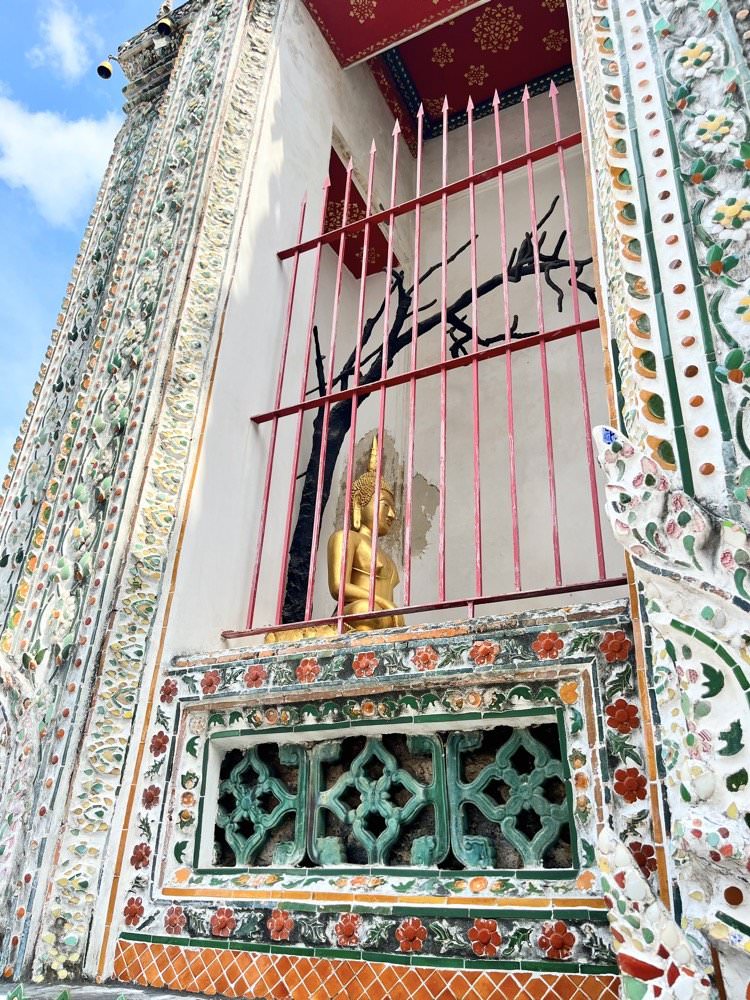曼谷必去景點【黎明寺(鄭王廟)】|河畔最美寺廟古蹟,泰國的艾菲爾鐵塔!(門票與搭船交通.計程車資資訊) - 第31張圖 曼谷必去景點【黎明寺(鄭王廟)】|河畔最美寺廟古蹟,泰國的艾菲爾鐵塔!(門票與搭船交通.計程車資資訊)