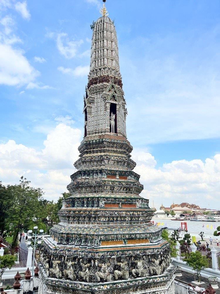曼谷必去景點【黎明寺(鄭王廟)】|河畔最美寺廟古蹟,泰國的艾菲爾鐵塔!(門票與搭船交通.計程車資資訊) - 第34張圖 曼谷必去景點【黎明寺(鄭王廟)】|河畔最美寺廟古蹟,泰國的艾菲爾鐵塔!(門票與搭船交通.計程車資資訊)