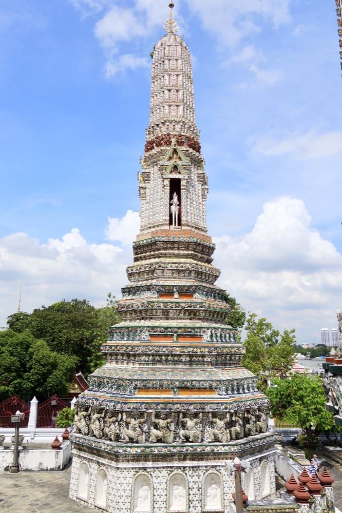 曼谷必去景點【黎明寺(鄭王廟)】|河畔最美寺廟古蹟,泰國的艾菲爾鐵塔!(門票與搭船交通.計程車資資訊) - 第35張圖 曼谷必去景點【黎明寺(鄭王廟)】|河畔最美寺廟古蹟,泰國的艾菲爾鐵塔!(門票與搭船交通.計程車資資訊)