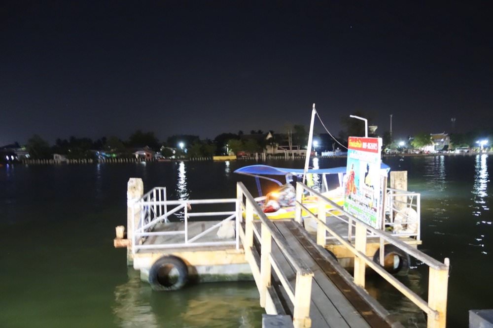 35 曼谷近郊景點｜安帕瓦水上市場 Amphawa Floating Market 週末市集，搭船到紅樹林看螢火蟲
