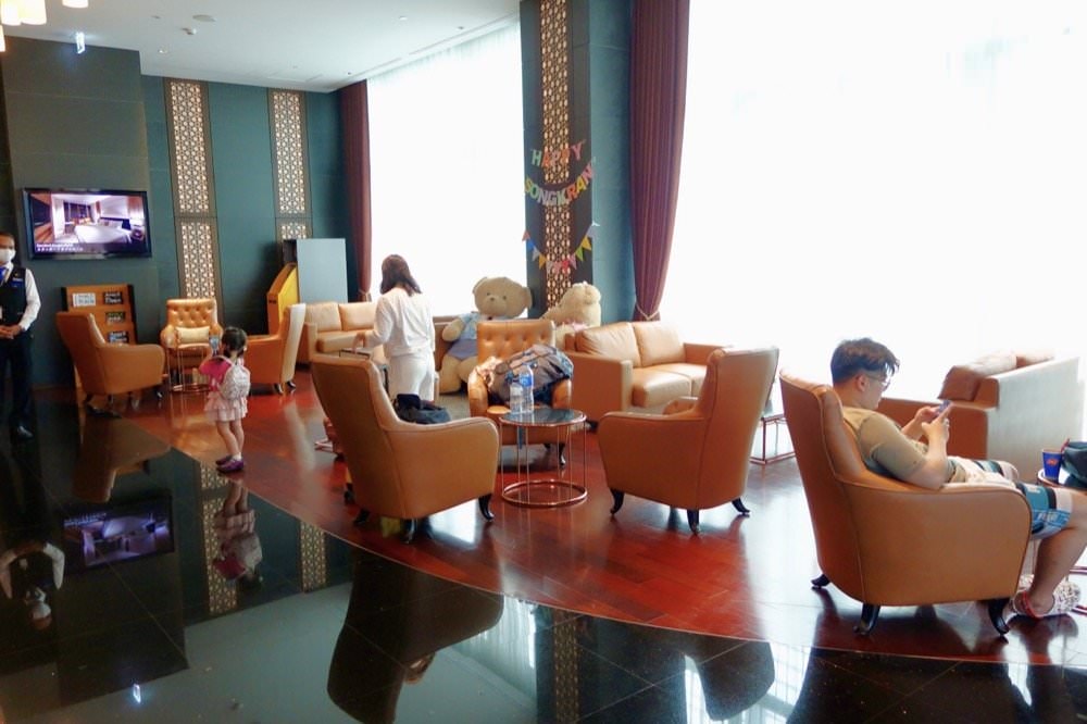 曼谷飯店推薦【曼谷索拉利亞西鐵飯店Solaria Nishitetsu Hotel Bangkok】BTS Asoke空橋連通，泳池.高空酒吧.免治馬桶，地點方便超推薦！