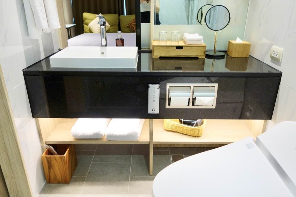 曼谷飯店推薦【曼谷索拉利亞西鐵飯店Solaria Nishitetsu Hotel Bangkok】BTS Asoke空橋連通，泳池.高空酒吧.免治馬桶，地點方便超推薦！