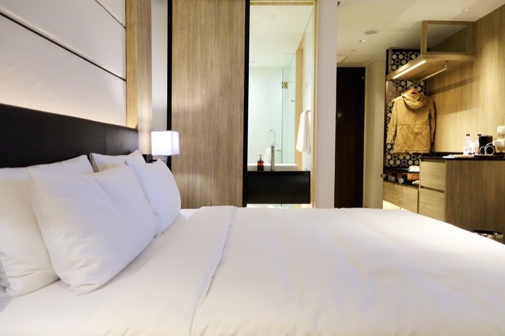 曼谷飯店推薦【曼谷索拉利亞西鐵飯店Solaria Nishitetsu Hotel Bangkok】BTS Asoke空橋連通，泳池.高空酒吧.免治馬桶，地點方便超推薦！