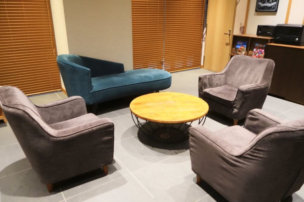 大阪飯店推薦｜心齋橋HOTEL HILLARYS Shinsaibashi 免費點心咖啡、頂樓泡湯浴場！市區大阪飯店推薦