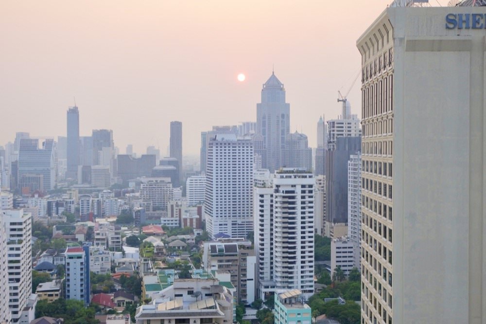 曼谷飯店推薦【曼谷索拉利亞西鐵飯店Solaria Nishitetsu Hotel Bangkok】BTS Asoke空橋連通，泳池.高空酒吧.免治馬桶，地點方便超推薦！