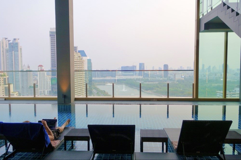 曼谷飯店推薦【曼谷索拉利亞西鐵飯店Solaria Nishitetsu Hotel Bangkok】BTS Asoke空橋連通，泳池.高空酒吧.免治馬桶，地點方便超推薦！