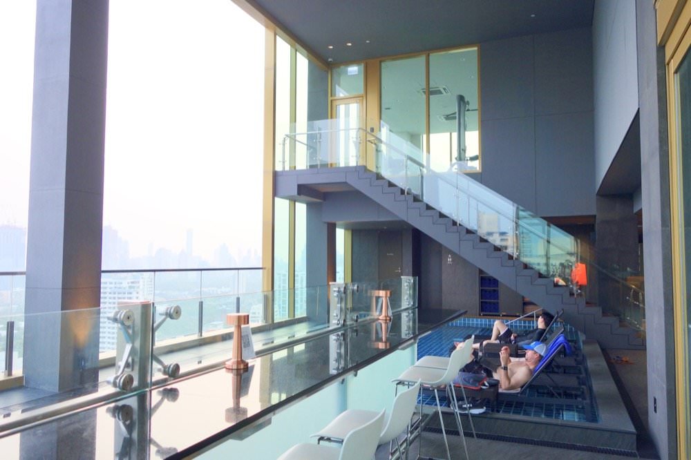 曼谷飯店推薦【曼谷索拉利亞西鐵飯店Solaria Nishitetsu Hotel Bangkok】BTS Asoke空橋連通，泳池.高空酒吧.免治馬桶，地點方便超推薦！