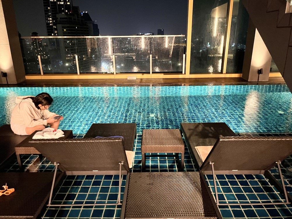 08 5曼谷BTS Asoke飯店推薦 索拉利亞西鐵飯店solaria nishitetsu hotel bangkok 泳池.高空酒吧.健身房介紹