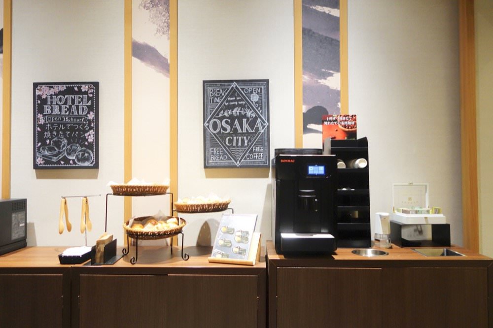 大阪飯店推薦｜心齋橋HOTEL HILLARYS Shinsaibashi 免費點心咖啡、頂樓泡湯浴場！市區大阪飯店推薦