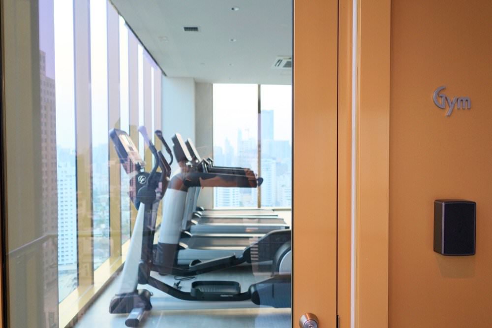 曼谷飯店推薦【曼谷索拉利亞西鐵飯店Solaria Nishitetsu Hotel Bangkok】BTS Asoke空橋連通，泳池.高空酒吧.免治馬桶，地點方便超推薦！