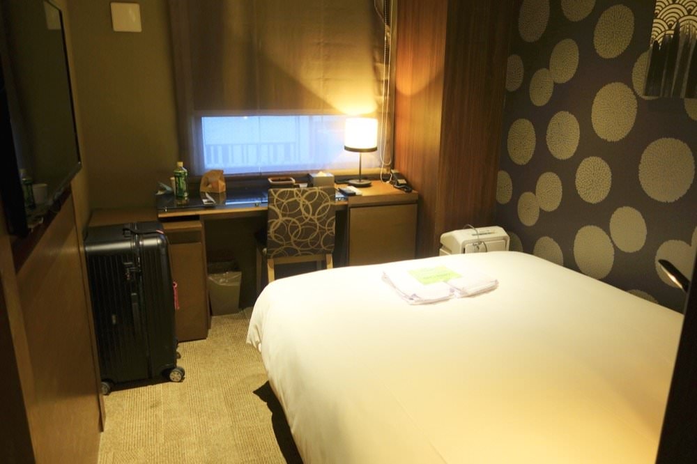 大阪飯店推薦｜心齋橋HOTEL HILLARYS Shinsaibashi 免費點心咖啡、頂樓泡湯浴場！市區大阪飯店推薦