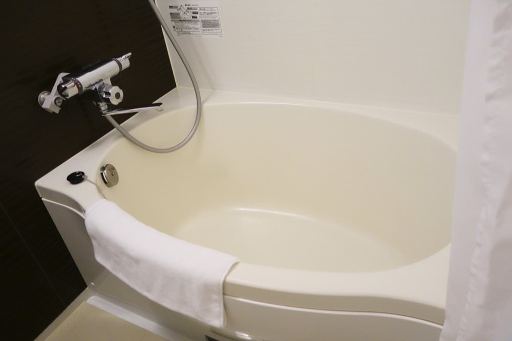 大阪飯店推薦｜心齋橋HOTEL HILLARYS Shinsaibashi 免費點心咖啡、頂樓泡湯浴場！市區大阪飯店推薦