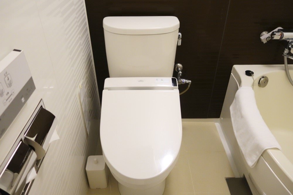 大阪飯店推薦｜心齋橋HOTEL HILLARYS Shinsaibashi 免費點心咖啡、頂樓泡湯浴場！市區大阪飯店推薦